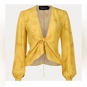 Realisation Par Stevie Top in yellow